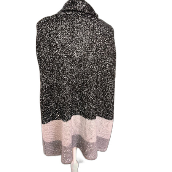 Chico’s Color Block Sparkle Cape S/M Knit Poncho Shawl Gray Silver Boho Cozy - Picture 5 of 6